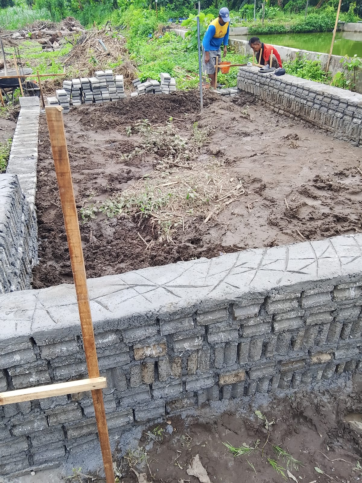 PROSES PEMBUATAN KANDANG AYAM ” BUMDES” SIDO MUKTI