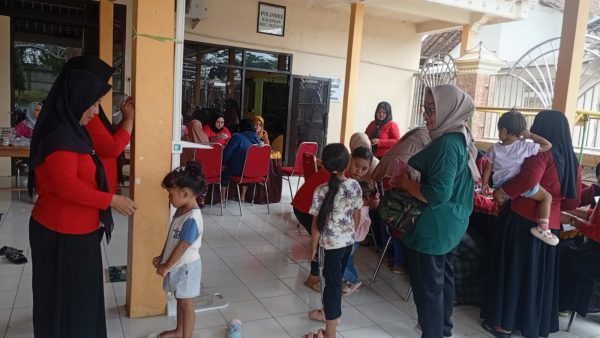 KEGIATAN POSYANDU DI DESA KACANGAN